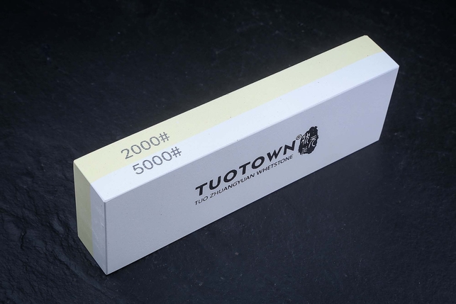 Комбинированный водный керамический точильный камень для заточки ножей Tuotown 180x60x30 мм, зернистость 2000 / 5000 Grit, керамическая связка, Китай