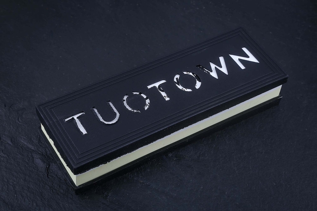 Комбинированный водный керамический точильный камень для заточки ножей Tuotown 180x60x30 мм, зернистость 2000 / 5000 Grit, керамическая связка, Китай