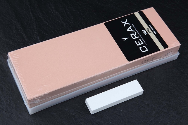 Водный керамический точильный камень для заточки ножей Suehiro Cerax 205x73x29 мм, зернистость 700 Grit, керамическая связка, Япония