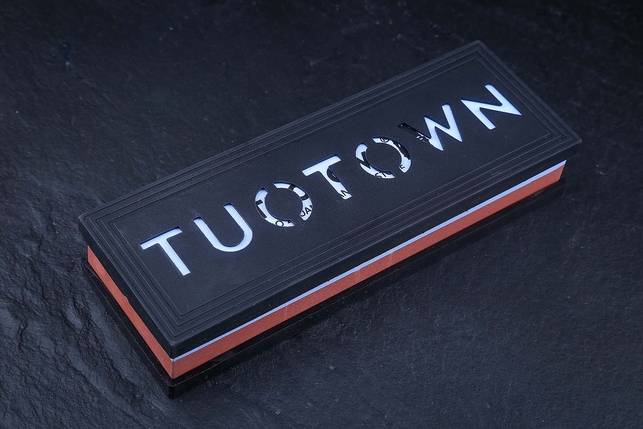 Комбинированный водный керамический точильный камень для заточки ножей Tuotown 180x60x30 мм, зернистость 240 / 800 Grit, керамическая связка, Китай