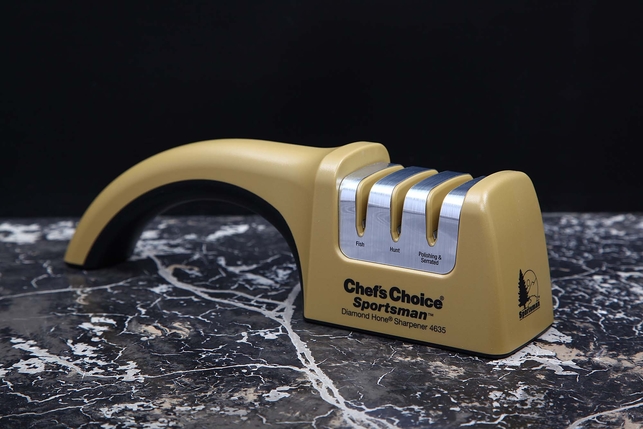 Ручная (механическая) точилка для охотничьих, рыбацких и серрейторных ножей Chef's Choice CC4635, ABS-пластик, нержавеющая сталь, США