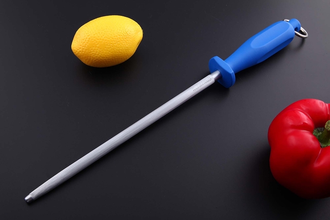 Стальной мусат для правки ножей Flugel 25 см, круглый, средняя насечка (medium), синяя рукоять, Германия