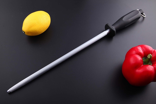 Стальной мусат для правки ножей Flugel 30 см, круглый, средняя насечка (medium), черная рукоять, Германия