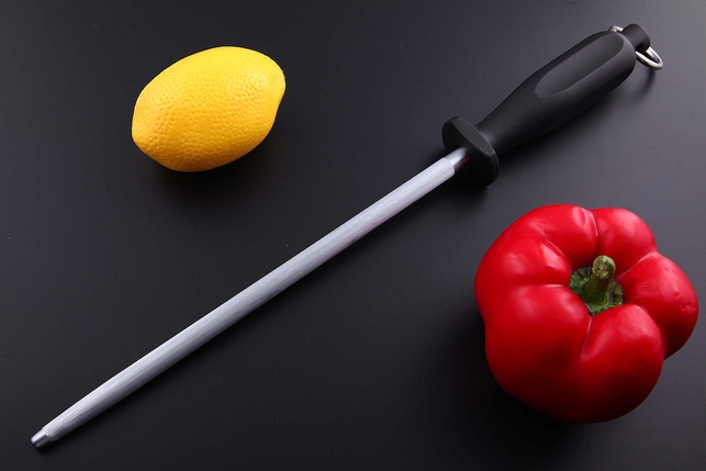 Стальной мусат для правки ножей Flugel 25 см, круглый, средняя насечка (medium), черная рукоять, Германия