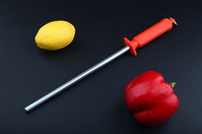 Стальной мусат с алмазным напылением для правки ножей Flugel 23 см, круглый, зернистость 1200 Grit, средний (medium), красная рукоять, США