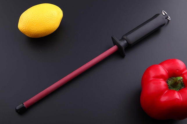 Керамический мусат синтетического рубина для правки ножей Flugel 20 см, круглый, зернистость 4000 Grit, тонкий (fine), черная рукоять с кольцом, Германия