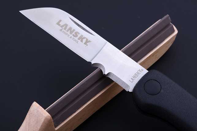 Полевая керамическая точилка для заточки серрейторных ножей Lansky Crock Stick, США