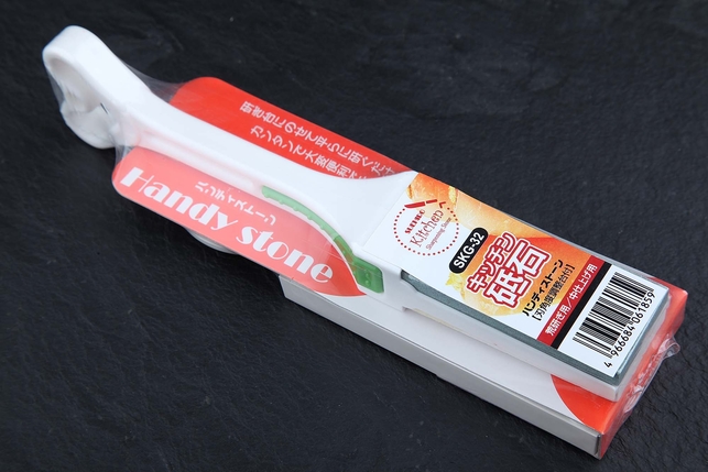 Ручная (механическая) точилка с двумя водными камнями Suehiro Handy Stone, зернистость 220 / 1000 Grit, ABS-пластик, Япония