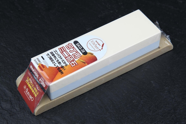 Комбинированный водный керамический точильный камень для заточки ножей Suehiro SKG 130x40x27 мм, зернистость 1000 / 3000 Grit, комплексная связка на магнезиальной основе, Япония