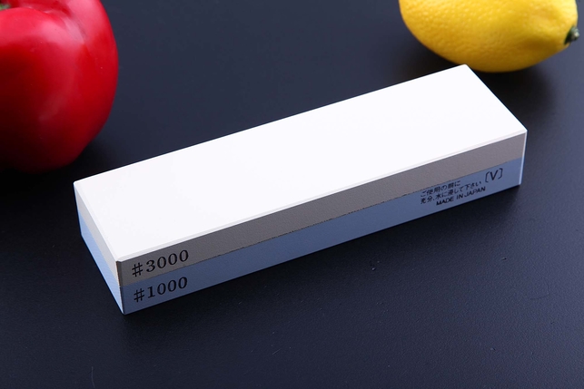 Комбинированный водный керамический точильный камень для заточки ножей Suehiro SKG 178x50x27 мм, зернистость 1000 / 3000 Grit, комплексная связка на магнезиальной основе, Япония