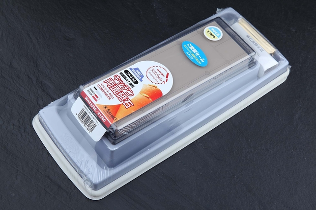 Комбинированный водный керамический точильный камень для заточки ножей Suehiro SKG 183x63x26 мм, зернистость 1000 / 3000 Grit, комплексная связка на магнезиальной основе, Япония