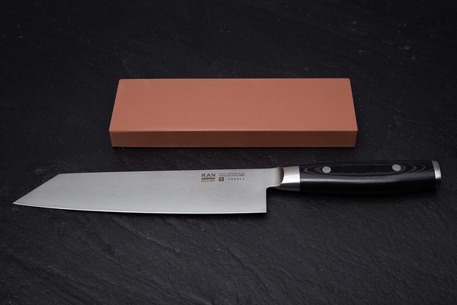 Водный керамический точильный камень для заточки ножей Naniwa Traditional Stone 1000 Grit (коричневый), Япония