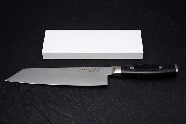 Водный керамический точильный камень для заточки ножей Naniwa Traditional Stone 8000 Grit, Япония