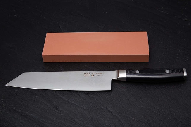 Водный керамический точильный камень для заточки ножей Naniwa Traditional Stone 1500 Grit, Япония