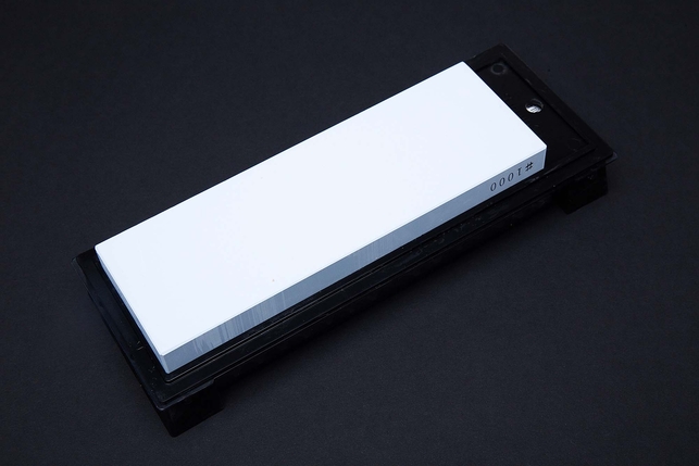 Комбинированный водный керамический точильный камень для заточки ножей Suehiro New Cerax 183x63x28 мм, зернистость 1000 / 3000 Grit, керамическая связка, Япония