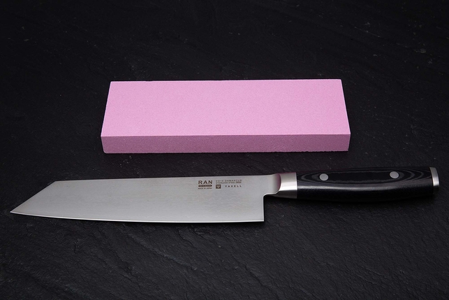 Водный керамический точильный камень для заточки ножей Naniwa Traditional Stone 220 Grit (оксид алюминия), Япония