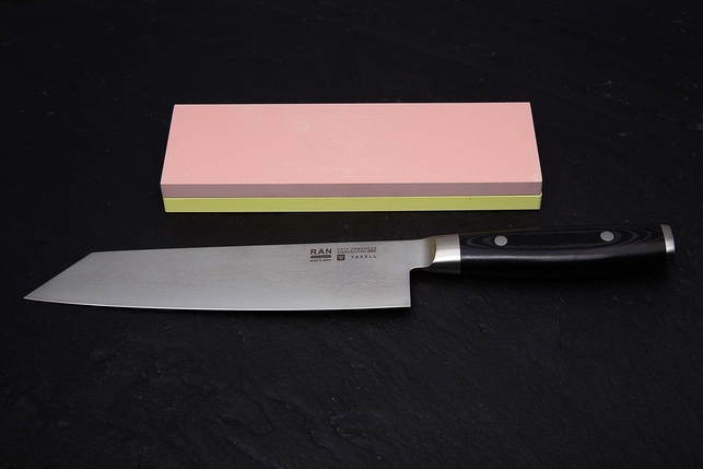 Комбинированный водный керамический точильный камень для заточки ножей Naniwa Combination Stone 3000 / 8000 Grit, Япония